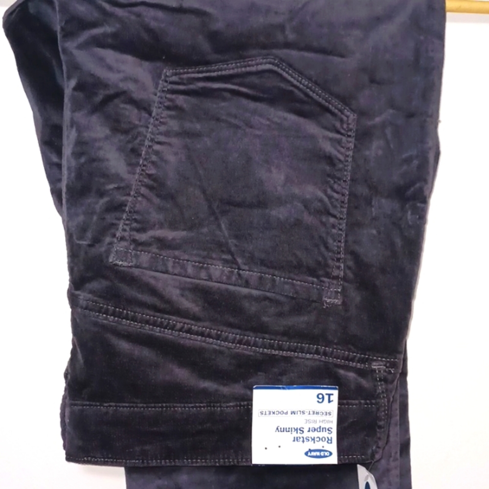 Old Navy Rockstar skinny high Rise Size 16 pants Suede like feel.Straight leg